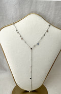 Collier lariat pierres colorées en acier inoxydable argenté, porté au cou