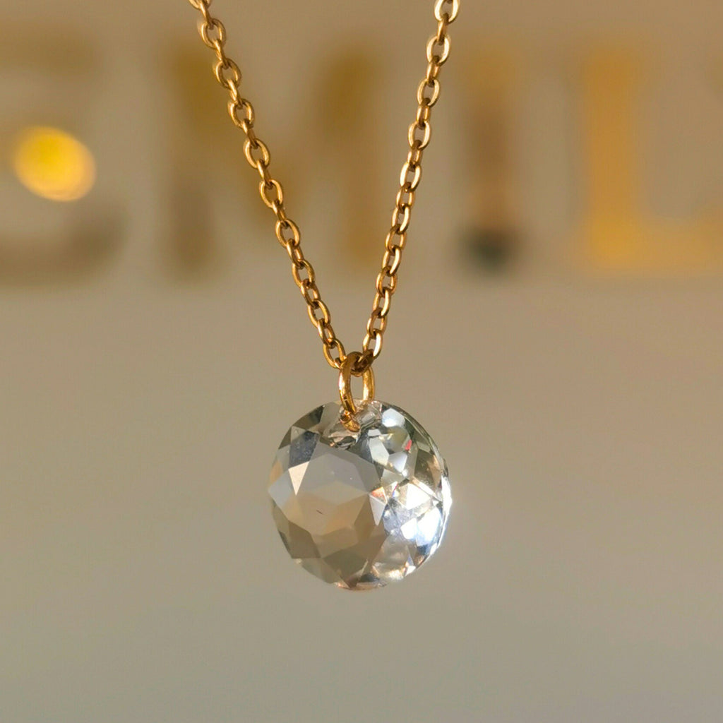 Collier pampille cristal facetté, chaîne dorée en acier inoxydable