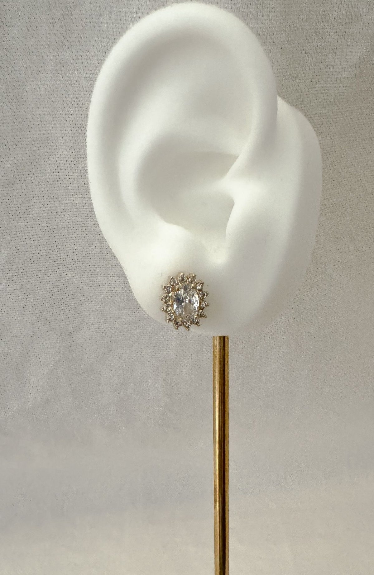 Boucles d'oreilles puce ovale zircon dorée Emilya Bijoux
