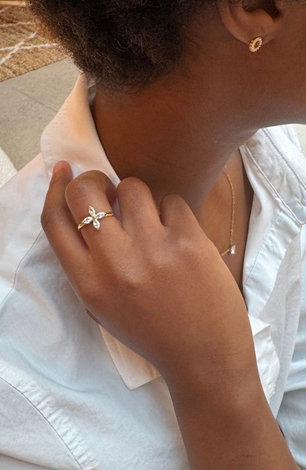 Bague Suzon dorée en acier inoxydable avec fleur en zircons - Emilya Bijoux