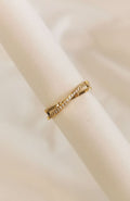 Bague Gioia dorée, double anneau croisé scintillant de strass, acier inoxydable - Emilya Bijoux