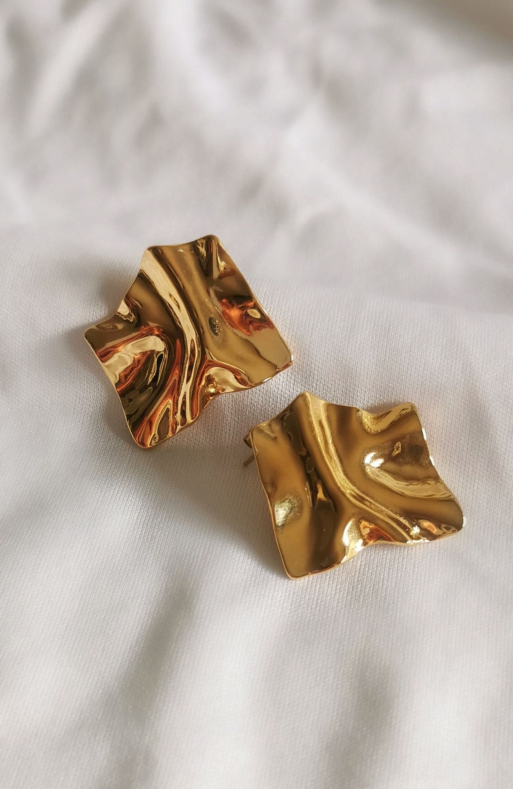 Boucles d'oreilles Elena dorées en acier inoxydable, puce carrée