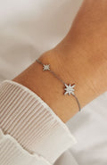 Bracelet Arizona argenté avec duo d'étoiles scintillantes en acier inoxydable