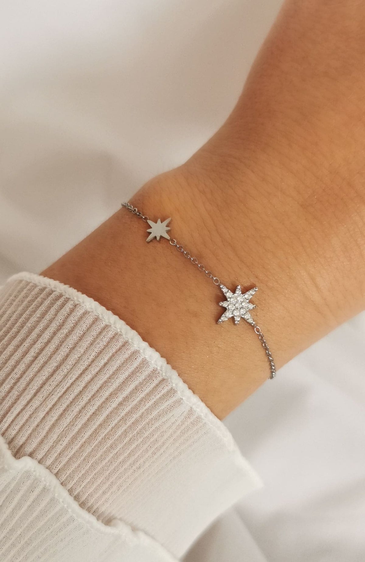 Bracelet Arizona argenté avec duo d'étoiles scintillantes en acier inoxydable