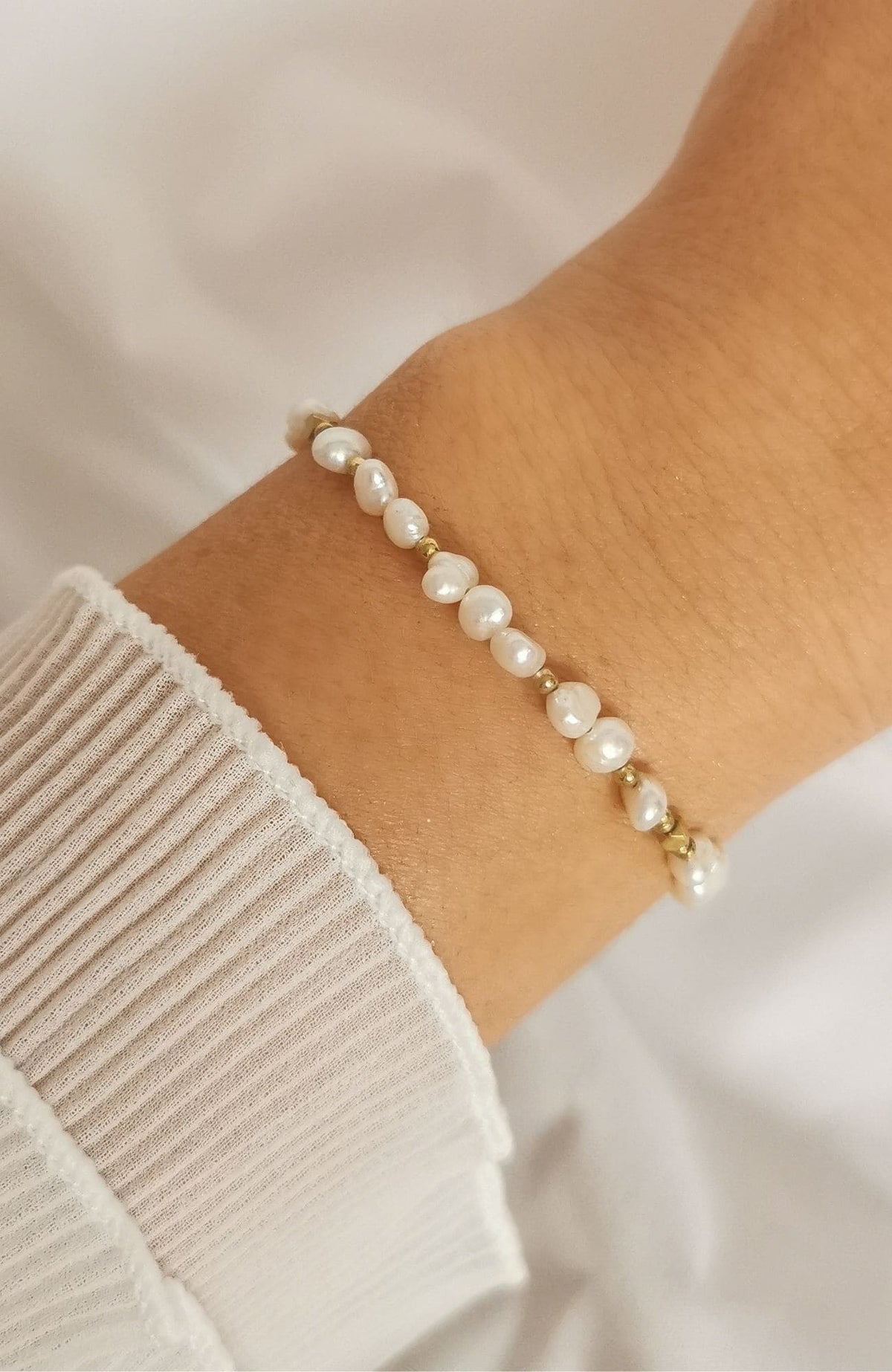 Bracelet Polynésie orné de perles d'eau douce sur chaîne dorée en acier inoxydable