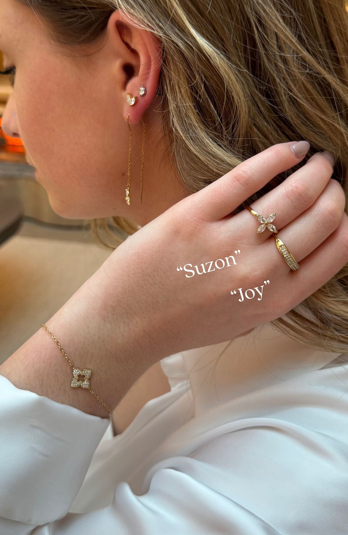 Bague Joy dorée en acier inoxydable avec ligne de zircons - Emilya Bijoux