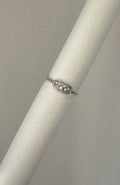 Bague Héloïse argentée en acier inoxydable avec médaillon ovale zircons - Emilya Bijoux