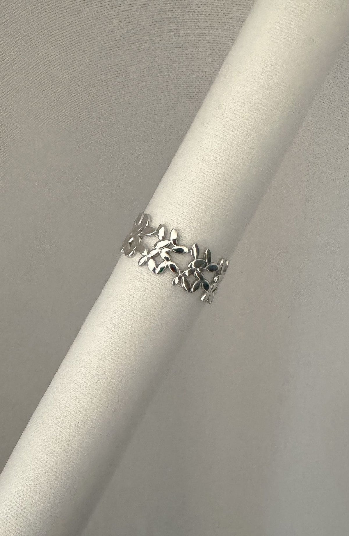 Bague Flora argentée feuillage ajouré, acier inoxydable - Emilya Bijoux
