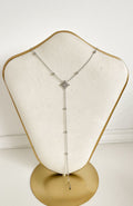 Collier lariat étoile recouverte d'éclats de zircons en acier inoxydable argenté, porté au cou