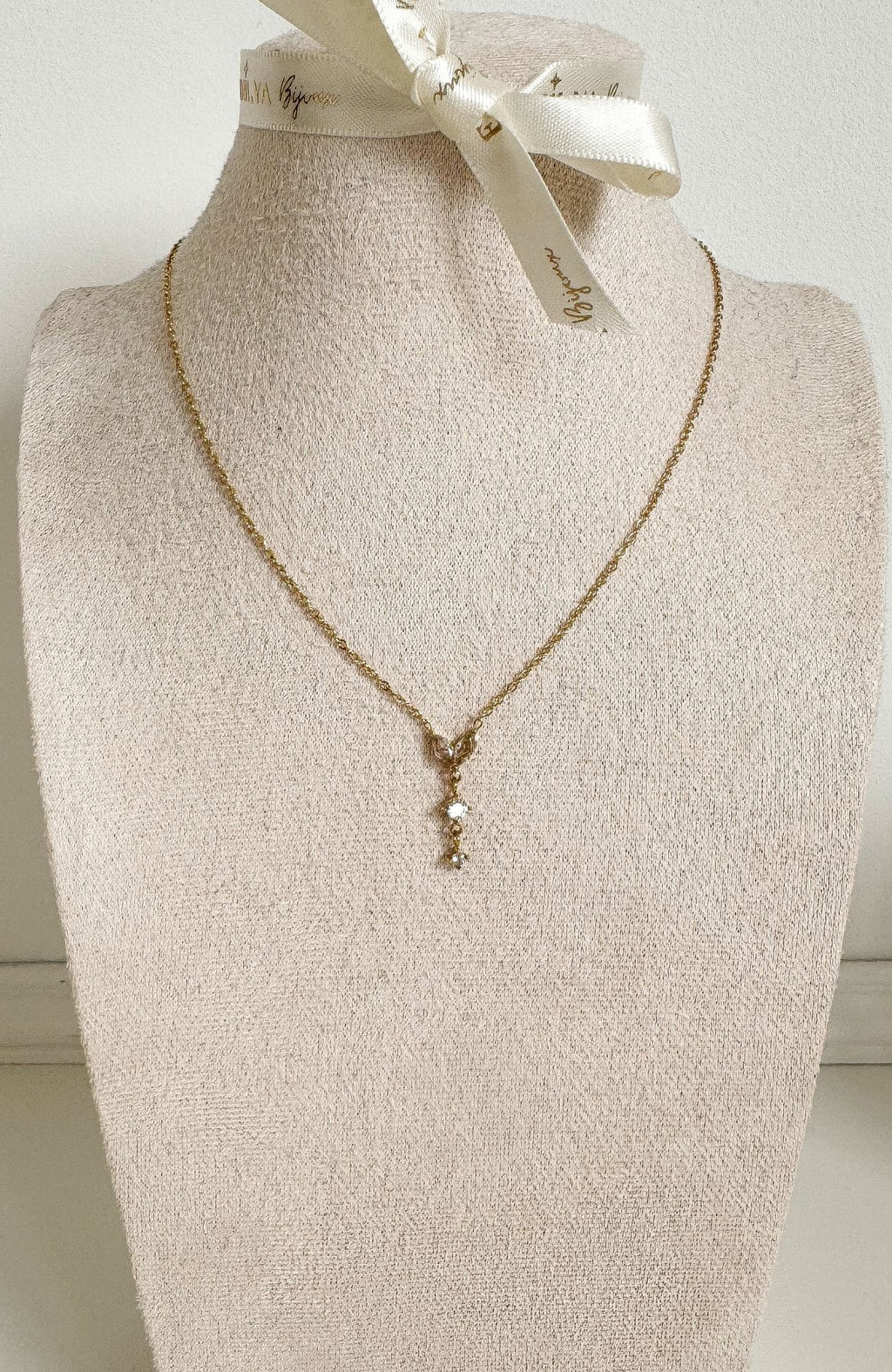 Collier Eve doré - pendentif fleur recouvert d'éclats de zircons sur chaîne fine