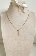 Collier Eve doré - pendentif fleur recouvert d'éclats de zircons sur chaîne fine